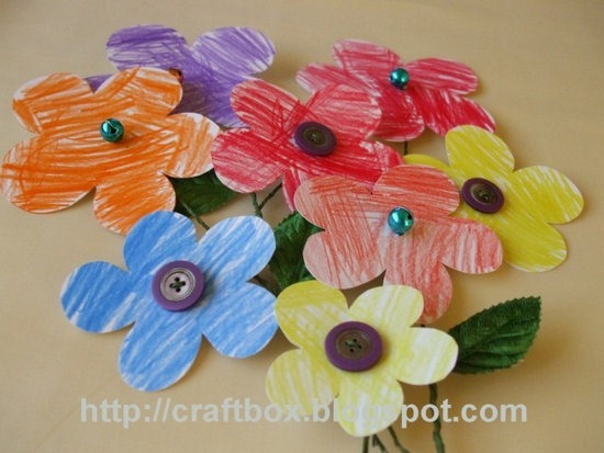 Flores de Cartulina y Botones para regalar a mama Flores de Cartulina y Botones para regalar a mama