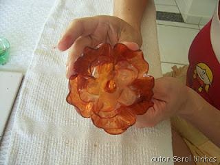 flor con garrafa pet un regalo reciclado