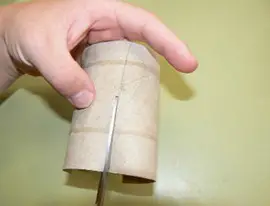 caballito reciclado con rollos de papel higienico 7