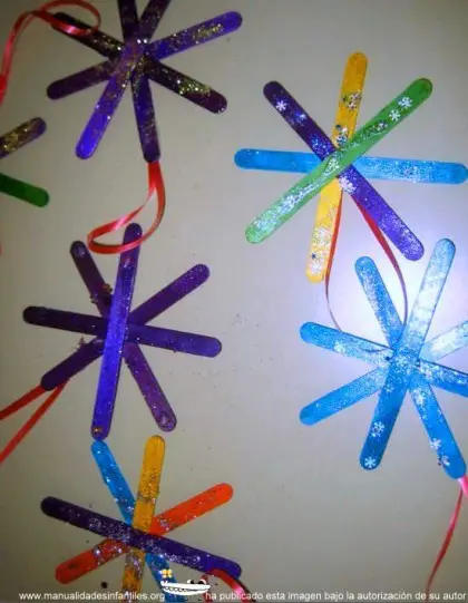 Estrellas de Navidad con palitos de helado - Actividades para niños