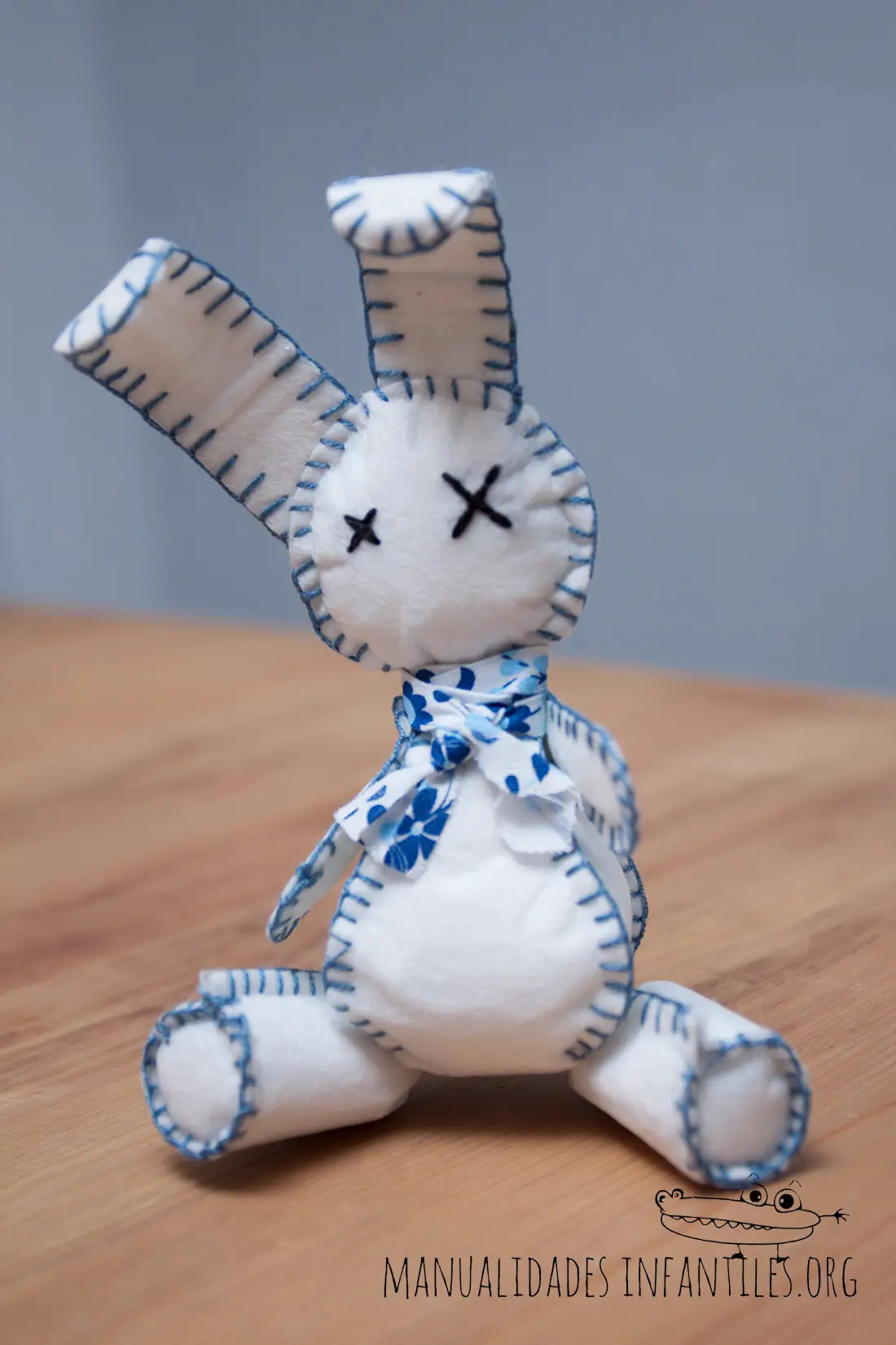 hacer conejo de fieltro para Pascuas