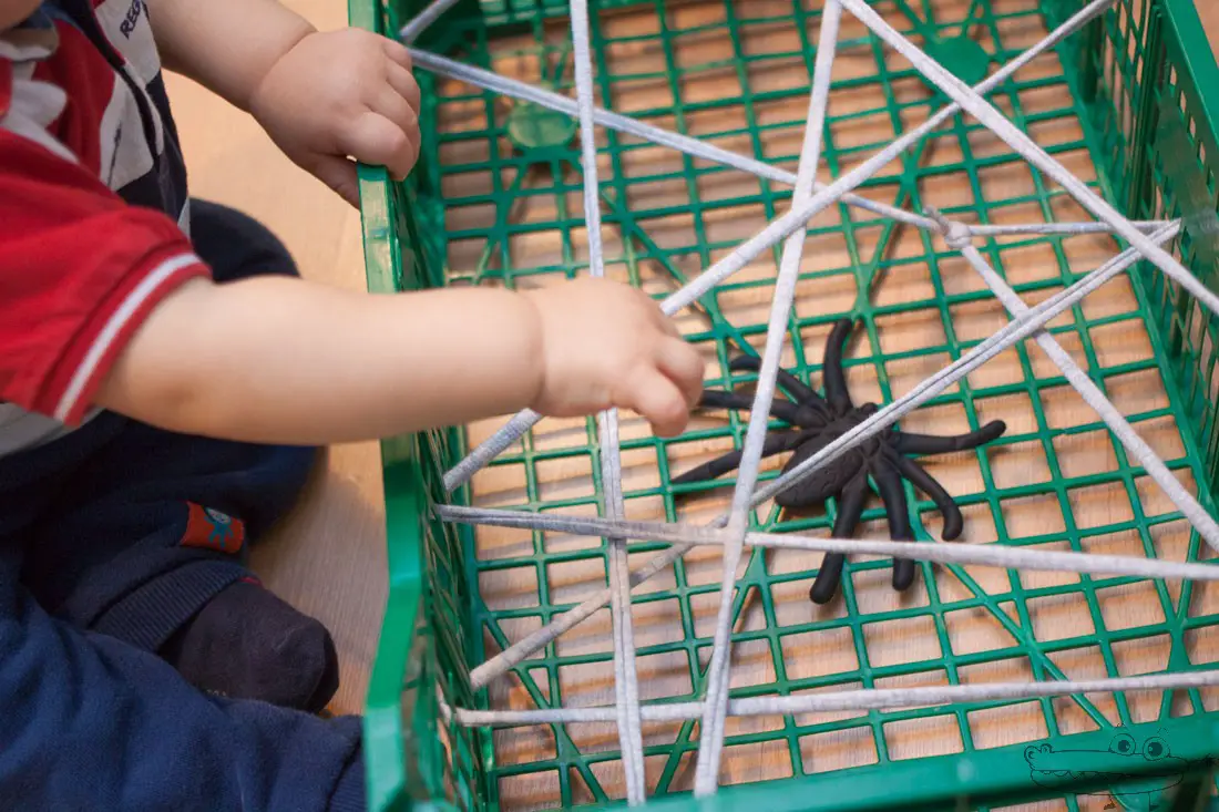 Juego sensorial de bebe para Halloween