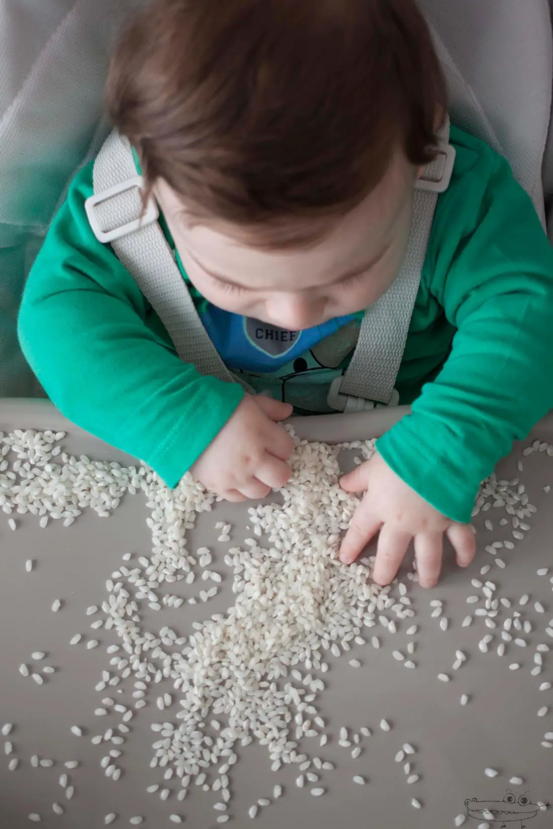 Actividad para bebe juego sensorial de arroz