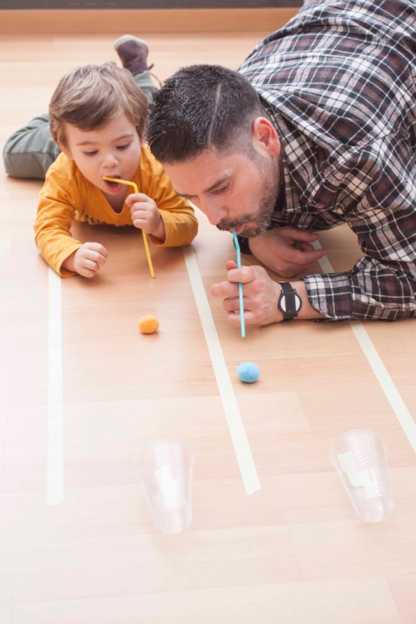 Carrera de pompones -Manualidades Infantiles