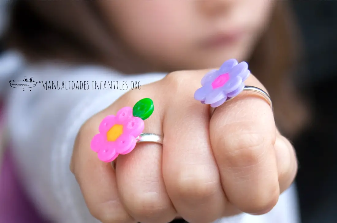 Anillo flor de hama beads