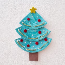 Árbol de Navidad con platos