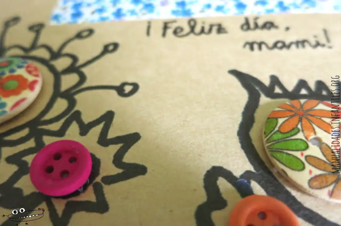 Como hacer una postal decorada con botones y cinta