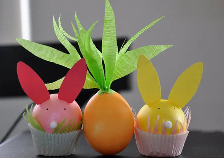 Conejitos de Pascua con huevos