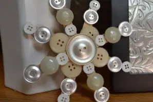 Copos de nieve con botones reciclados