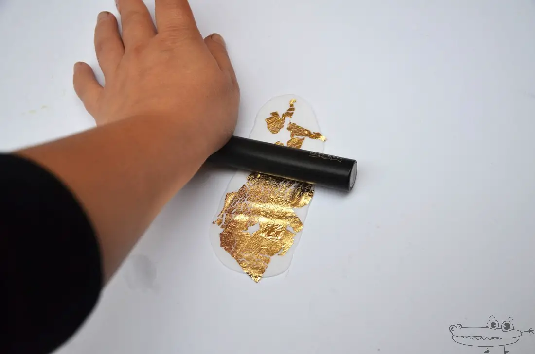 Cómo hacer un anillo con pan de oro