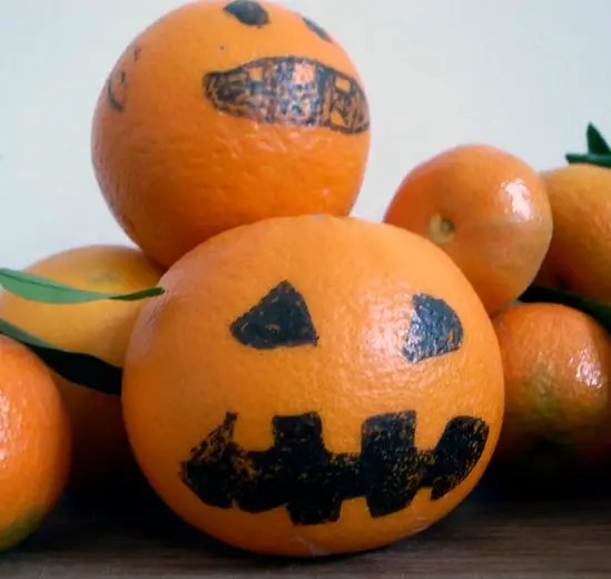Decoracion para Halloween con Naranjas