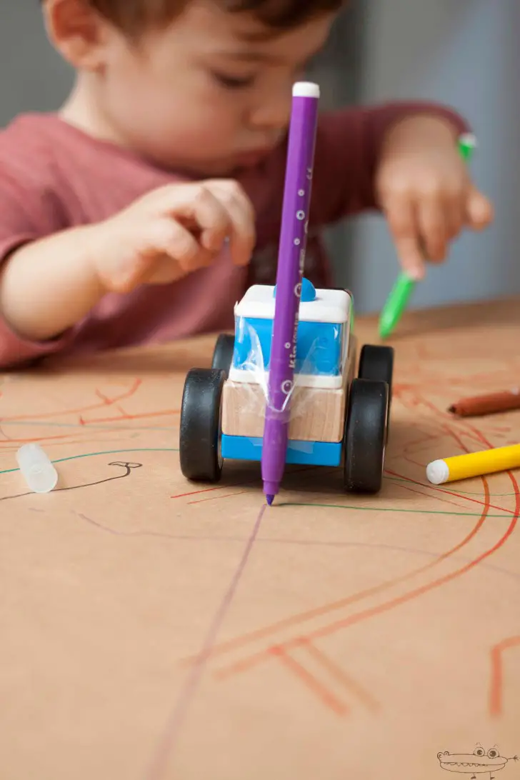 Actividad de interior pintar con coches