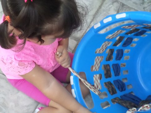 Actividad decorar el cesto de la ropa - Manualidades Infantiles