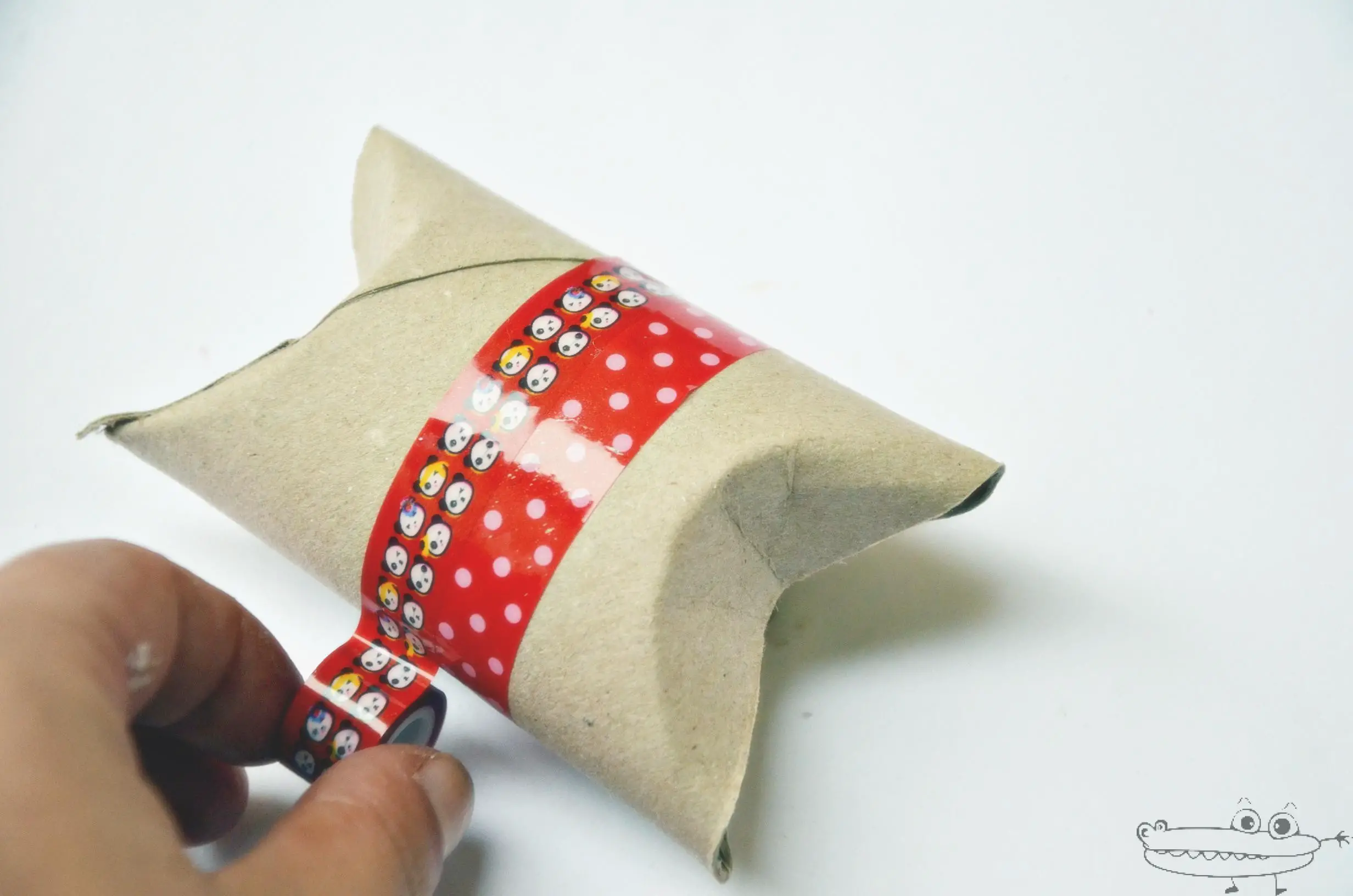Envoltorio de rollo decorado con washi tape