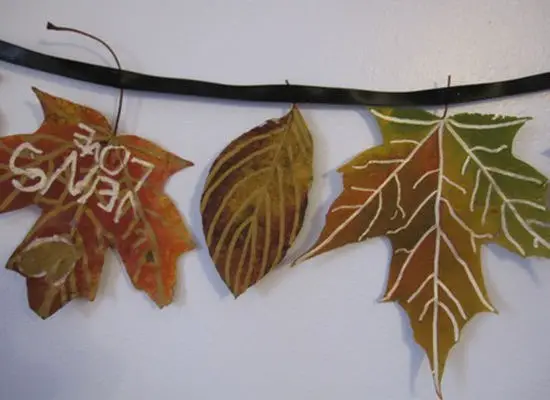 Guirnaldas de hojas secas
