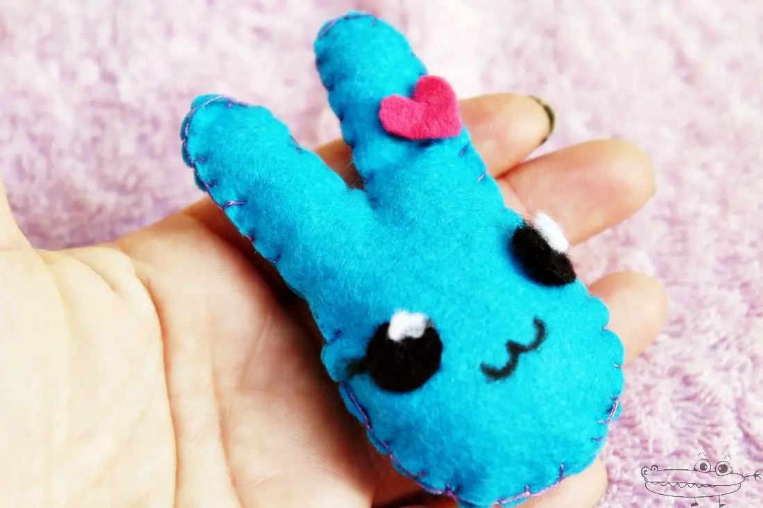 Peluche conejo kawaii de fieltro