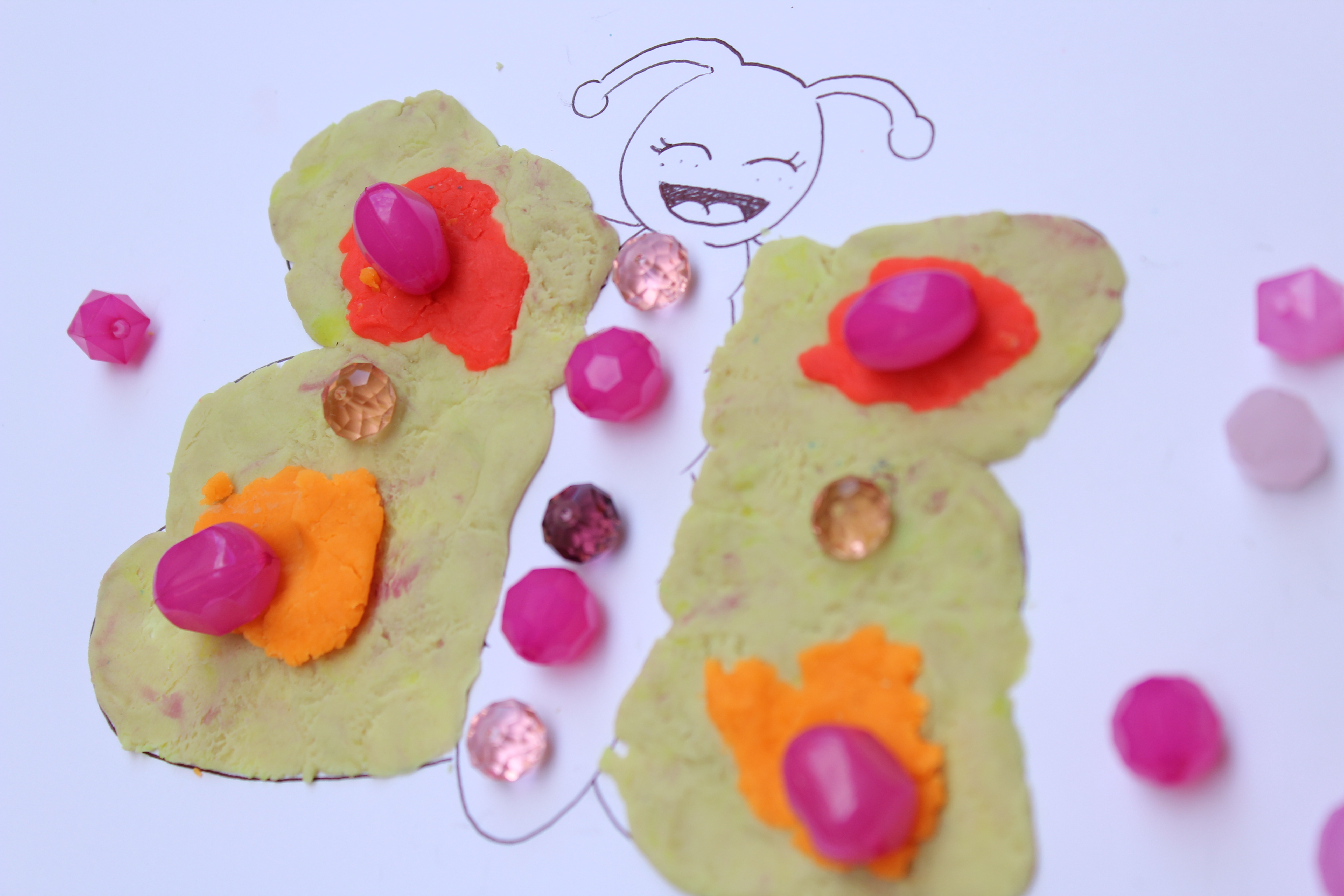 m,ariposa de colores con palstilina