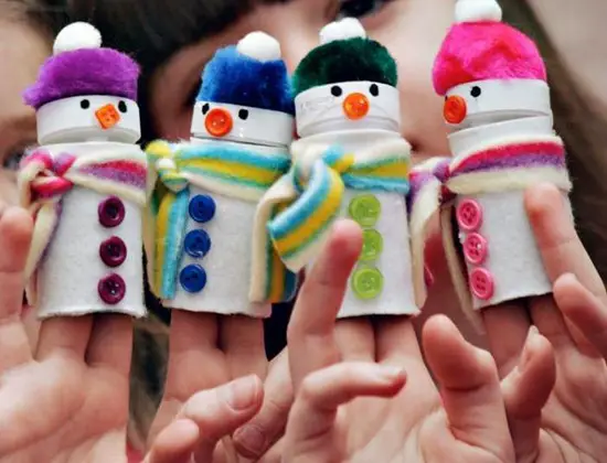 Marionetas de muñeco de nieve reciclado