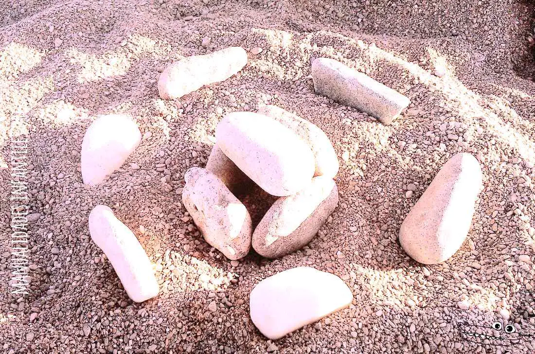 Juegos de playa con piedras