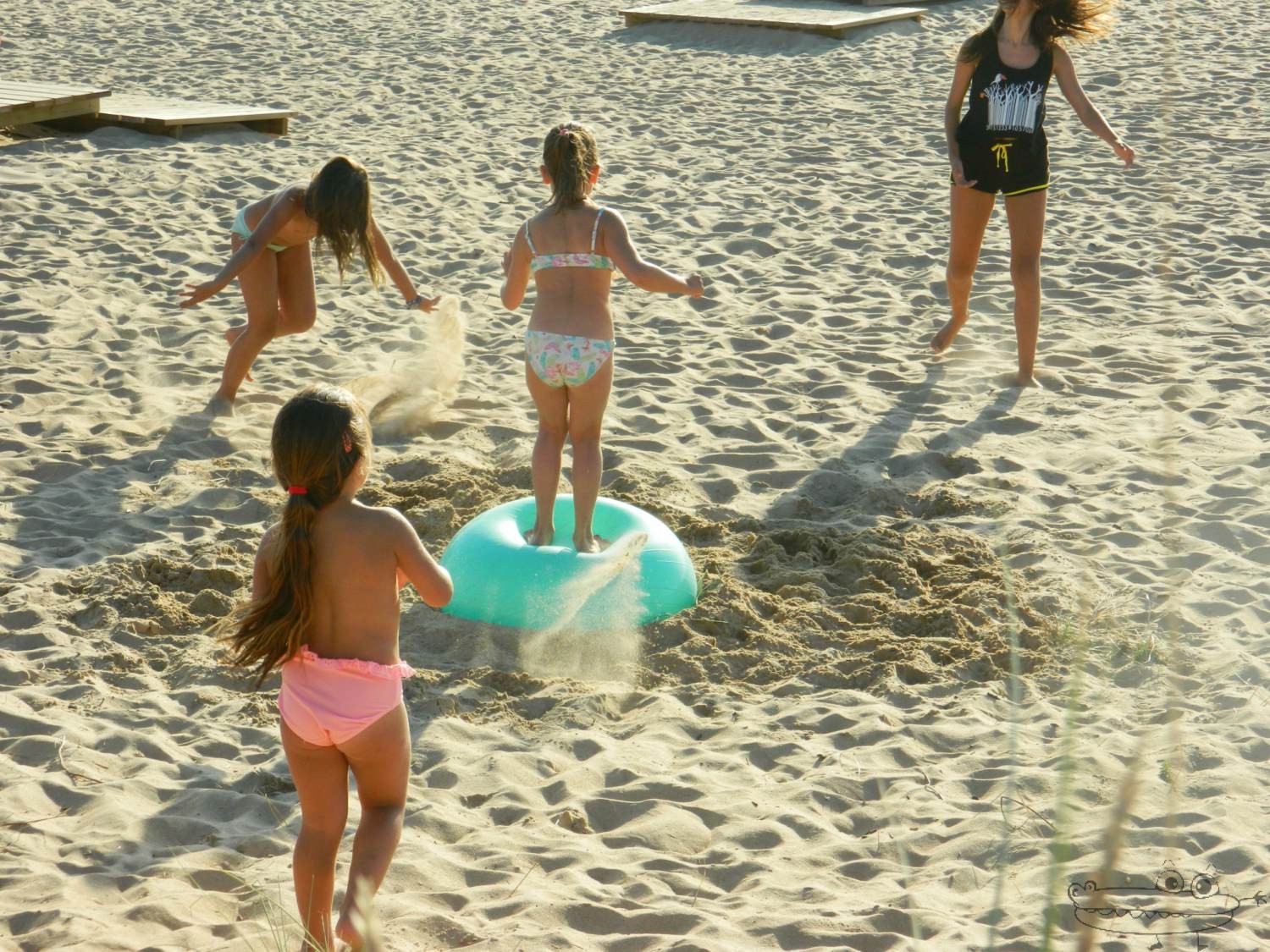 Juegos de saltar en la playa