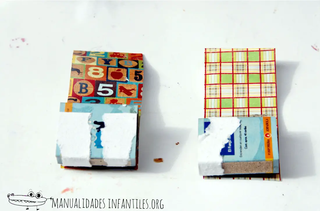 Libros en miniatura con cajitas