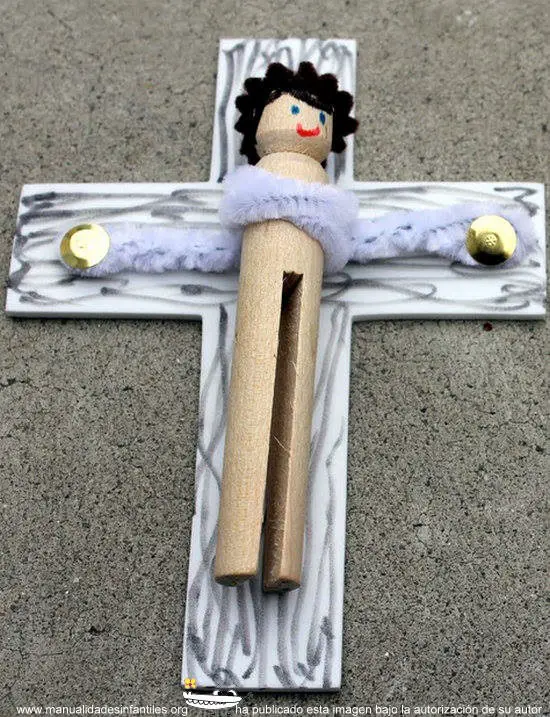 Manualidad Jesus en la cruz