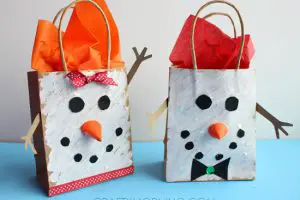Manualidades recicladas de muñecos de nieve con bolsas