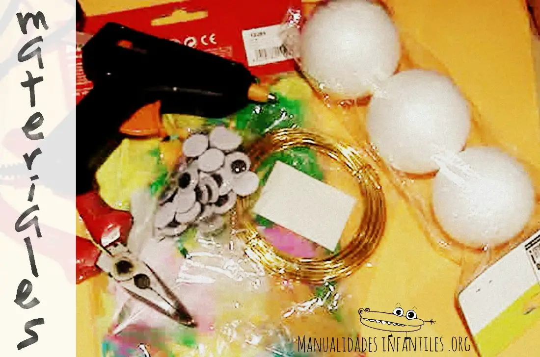 Materiales para hacer pollos con plumas