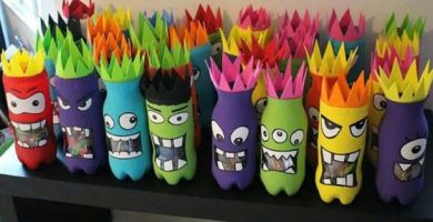 Monstruos halloween con botellas recicladas