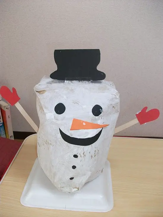 Muñeco de nieve con bolsa de papel