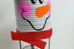 Muñeco de nieve reciclado con latas