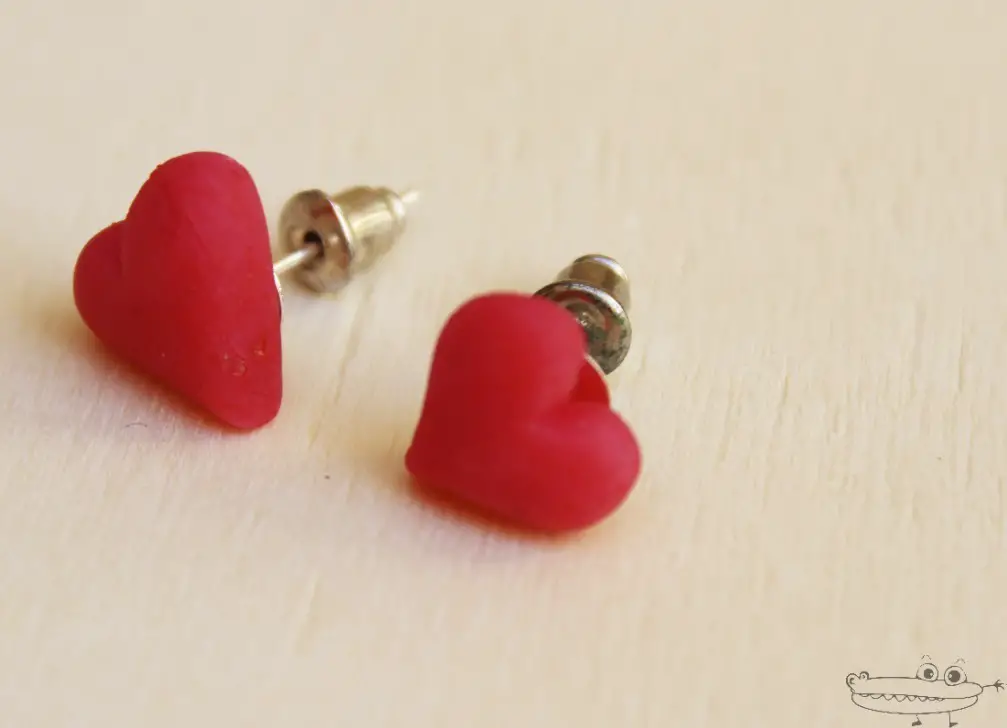 Pendientes de corazon con porcelana fria