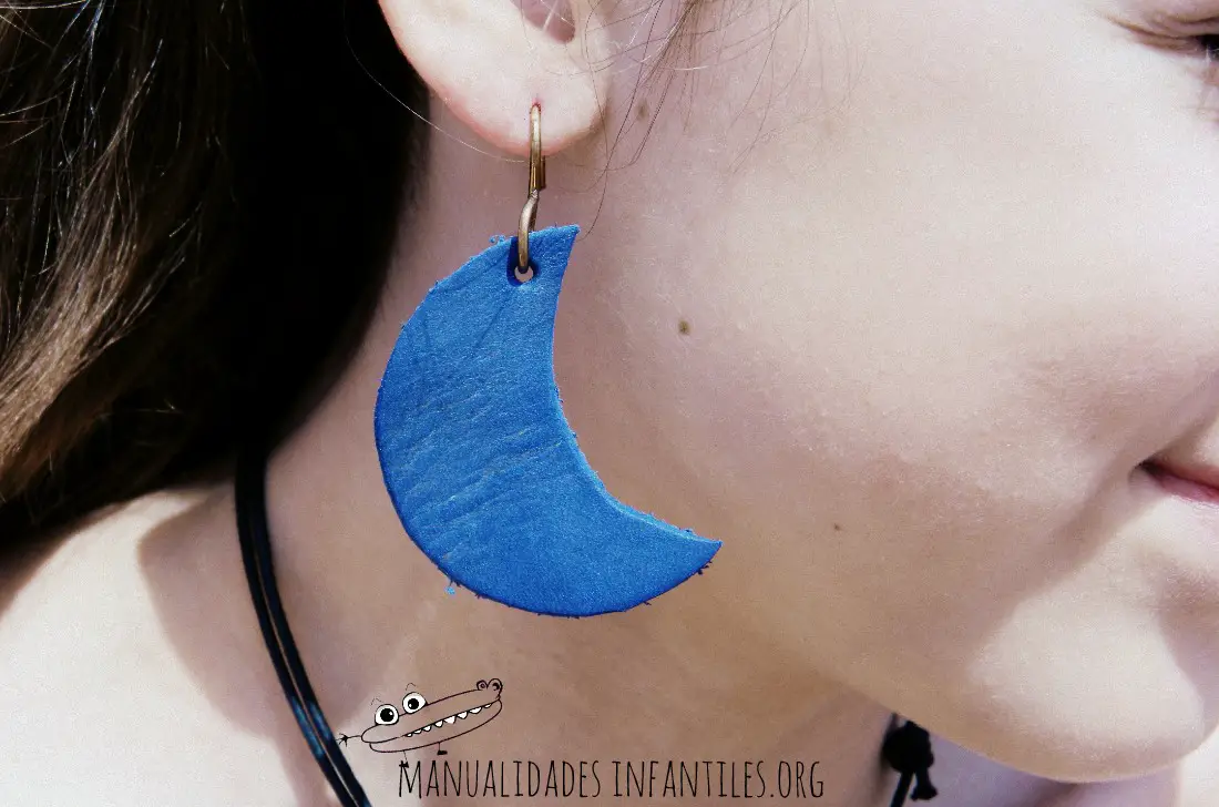 Pendientes de cuero forma de luna