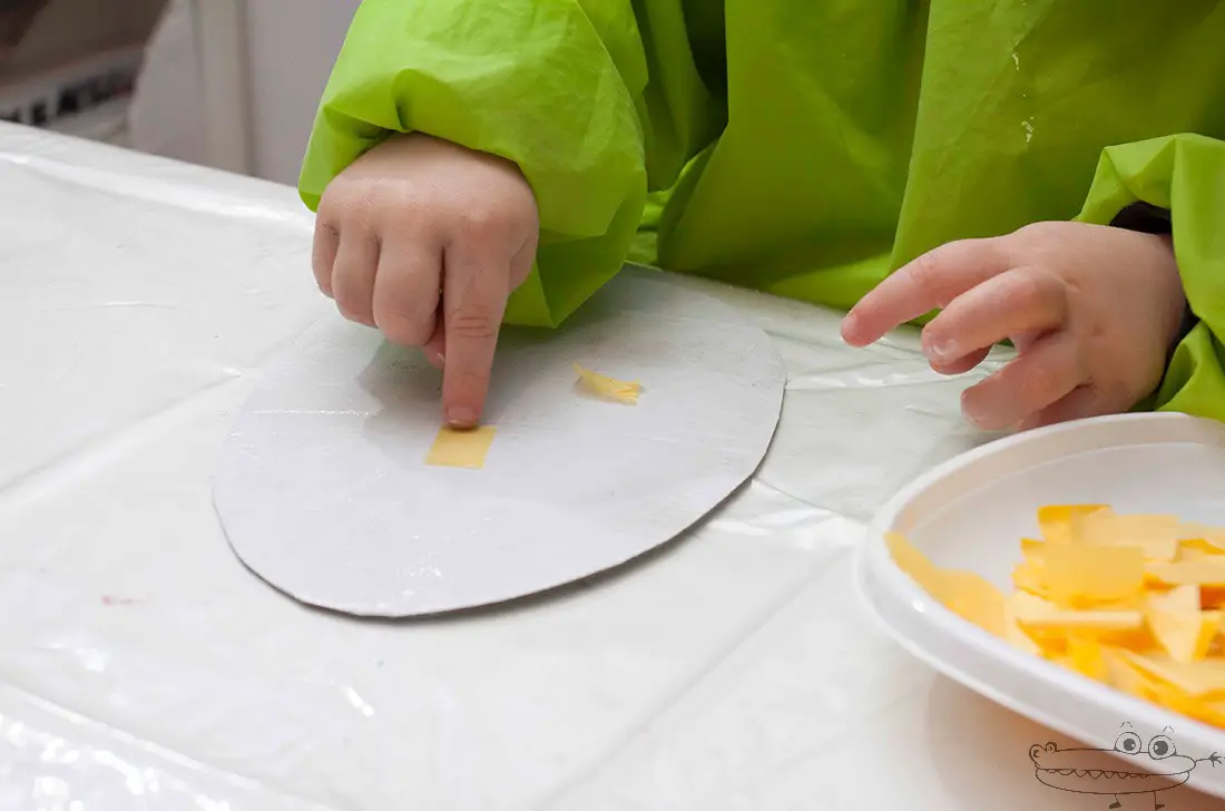 Cómo hacer manualidades de Pascua con los niños pequeños