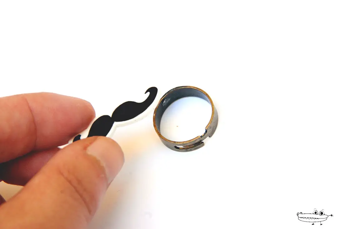 Tutorial mostacho plastico magico paso (5)