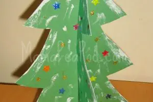 Árbol de Navidad con carton reciclado