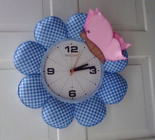 Decoración de reloj en goma eva