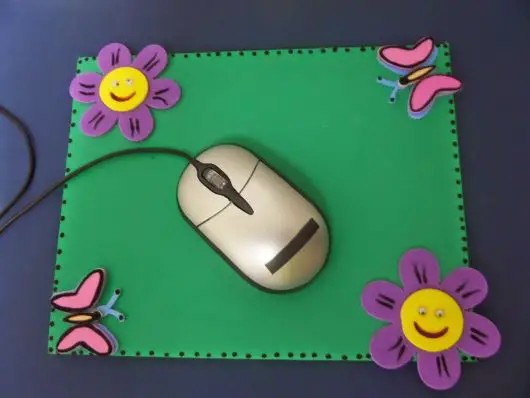 alfombrilla de ratón decorada con goma eva