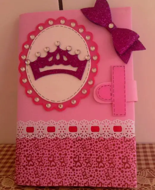 Cuaderno decorado con goma eva