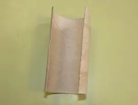 caballito reciclado con rollos de papel higienico 2