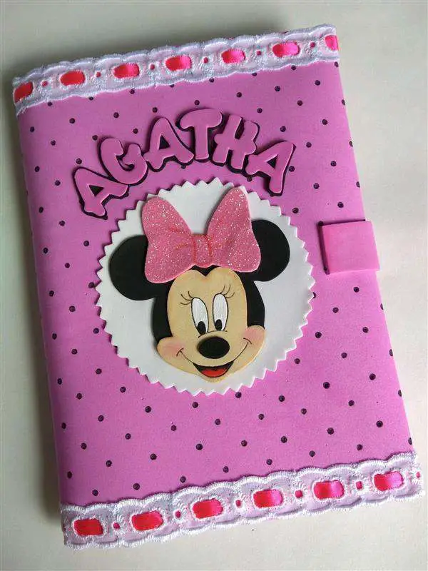 cuaderno minnie en goma eva