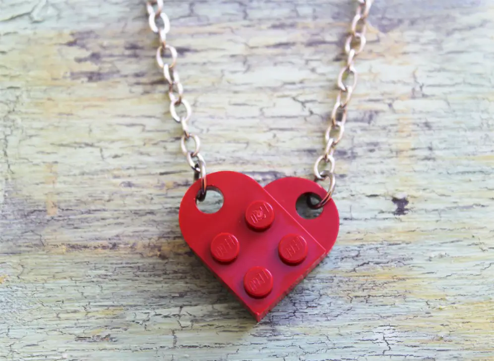 colgante corazon de lego