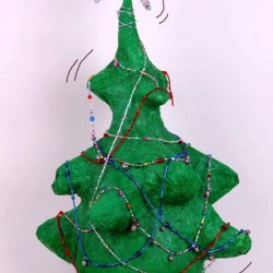 como-hacer-un-arbol-de-navidad-de-papel-mache