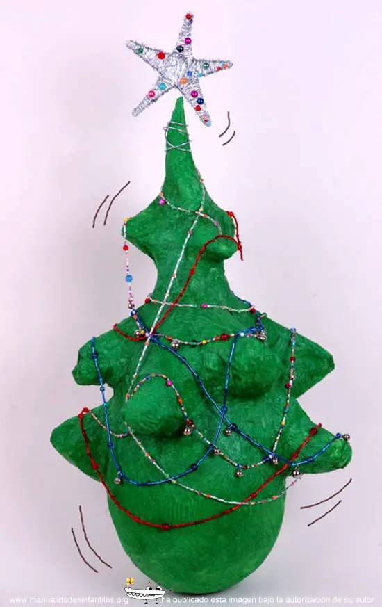 como-hacer-un-arbol-de-navidad-de-papel-mache