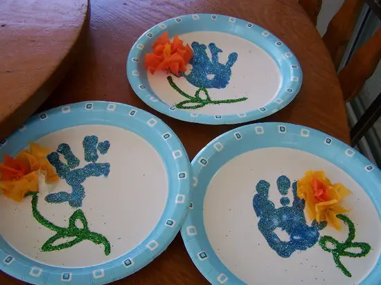 Decoracion de platos con dactilopintura para el dia de la madre