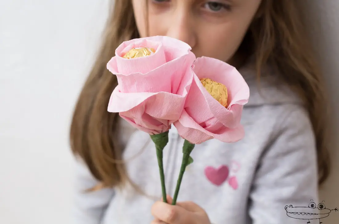 Flores de papel con bombones