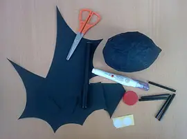 materiales para hacer el murciélago de papel mache