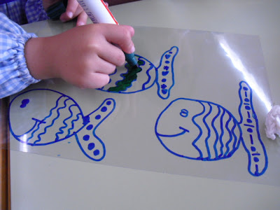 pintar peces sobre transparencias