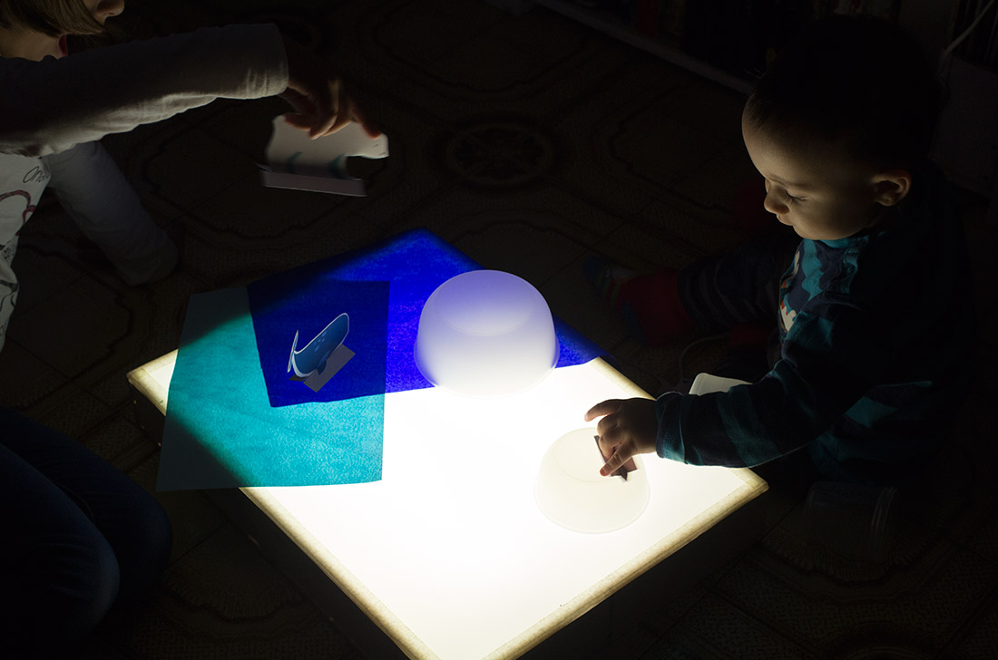 Actividades sensoriales mesa de luz