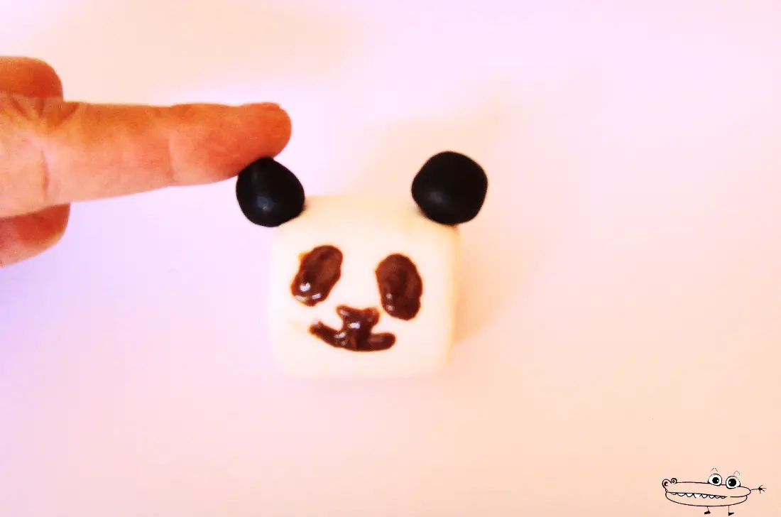 Oso panda con golosinas